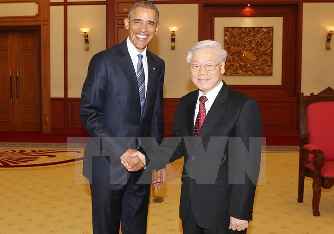 Tổng Bí thư Nguyễn Phú Trọng tiếp Tổng thống Hợp chúng quốc Hoa Kỳ Barack Hussein Obama thăm chính thức Việt Nam. 