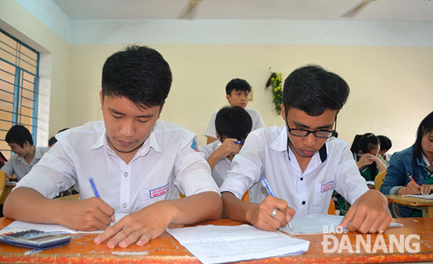 Học sinh chuẩn bị cho kỳ thi tốt nghiệp quốc gia năm 2016 để lấy kết quả xét tuyển đại học.