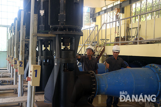 Với 6 máy bơm, Trạm bơm chống mặn An Trạch có thể cung cấp mỗi ngày đêm 200.000m3 nước thô cho Nhà máy nước Cầu Đỏ. Ảnh: Văn Thành Lê