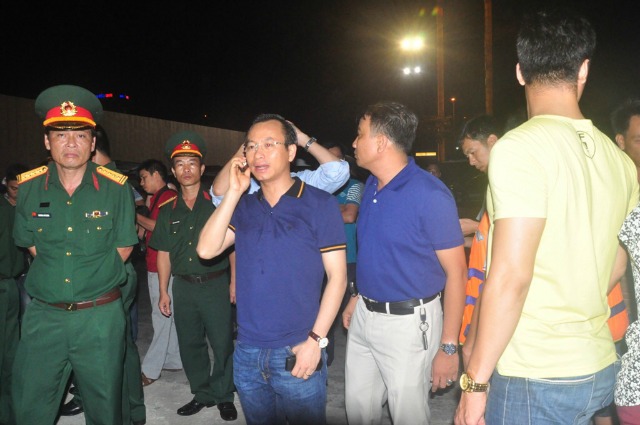 Bí thư Thành ủy Nguyễn Xuân Anh có mặt tại hiện trường chỉ đạo công tác tìm kiếm cứu nạn.