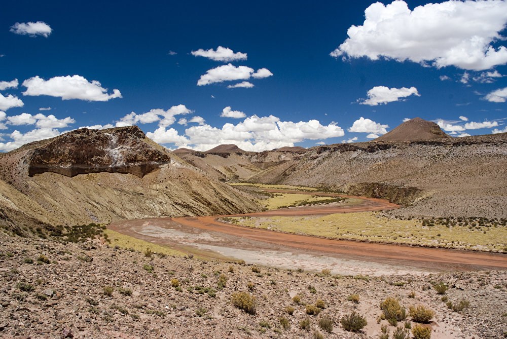 Đường Ruta 40 chạy song song với dãy núi Andes tại miền Tây Argentina. (Nguồn: Sputnik)