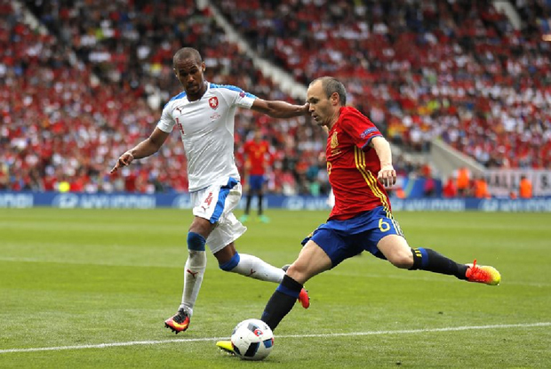 Andres Iniesta (6) chơi cực hay tại Euro 2016.