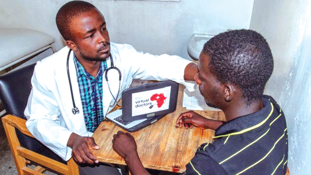 Cán bộ y tế tại các trung tâm y tế nông thôn Zambia sử dụng ứng dụng trên điện thoại thông minh hoặc máy tính bảng, máy tính bàn… để ghi chép các triệu chứng và chụp hình của bệnh nhân gửi sang Anh để bác sĩ tình nguyện chẩn đoán và đưa ra hướng điều trị. 