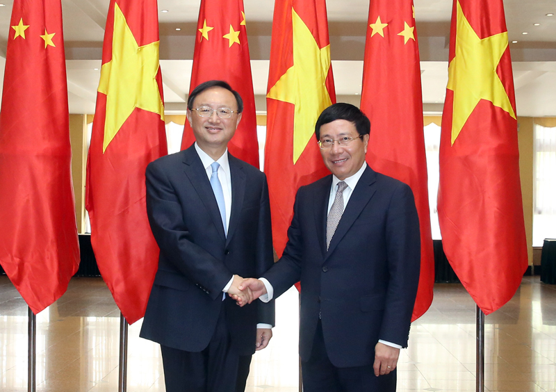Phó Thủ tướng Chính phủ Phạm Bình Minh và Ủy viên Quốc vụ Trung Quốc Dương Khiết Trì - Ảnh: VGP/Hải Minh