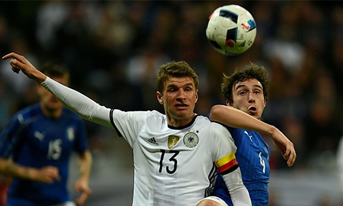 Italy và Đức gặp nhau ở tứ kết Euro 2016. Trước đó, trong lần chạm trán gần nhất, là trận giao hữu hôm 29/3, Đức đại thắng Italy 4-1 trên sân nhà Munich. Ảnh: AFP.
