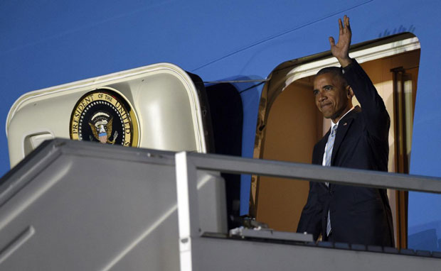 Tổng thống Mỹ Barack Obama đến sân bay Chopin ở Warsaw (Ba Lan) ngày 8-7 để tham dự hội nghị thượng đỉnh NATO. 			Ảnh: AP