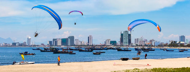 Nhiều hoạt động văn hóa, thể thao phong phú góp phần thu hút người dân và du khách đến với biển Đà Nẵng. Ảnh: PHAN MINH HẢI