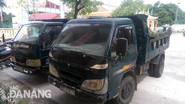 Xe đổ giá hạ trái phép bị lực lượng chức năng phường Hòa Minh tạm giữ.              Ảnh: V.Q