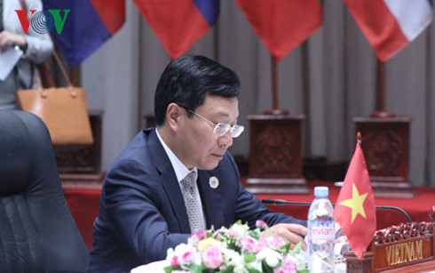 Phó Thủ tướng, Bộ trưởng Ngoại giao Phạm Bình Minh tại AMM-49 và các Hội nghị liên quan.