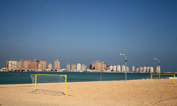 Kuwait, Bahrain, Các Tiểu vương quốc Ả rập thống nhất, Ai Cập và Qatar là 5 nước có nguồn nước ngọt tái tạo thấp nhất ở Trung Đông. Những thành phố lớn như Kuwait City, Abu Dhabi, Doha (ảnh – Qatar) là những nơi khô hạn nhất thế giới. Có tới 70% nhà máy khử nước biển để thành nước sinh hoạt nằm ở khu vực này. 
