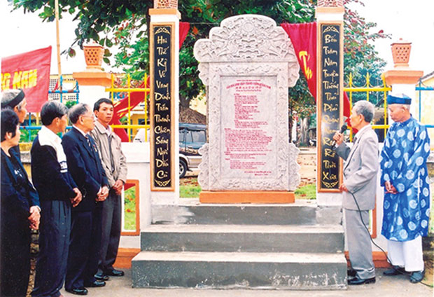 Năm 2007, người dân Điện Phương dựng văn bia tại làng Thanh Chiêm để ghi dấu di tích lịch sử Dinh trấn Thanh Chiêm. (Ảnh: baoquangnam.vn)