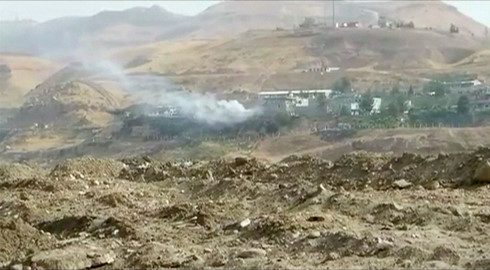 Đám khói lớn bốc lên tại hiện trường khu vực đánh bom. (ảnh: Reuters).