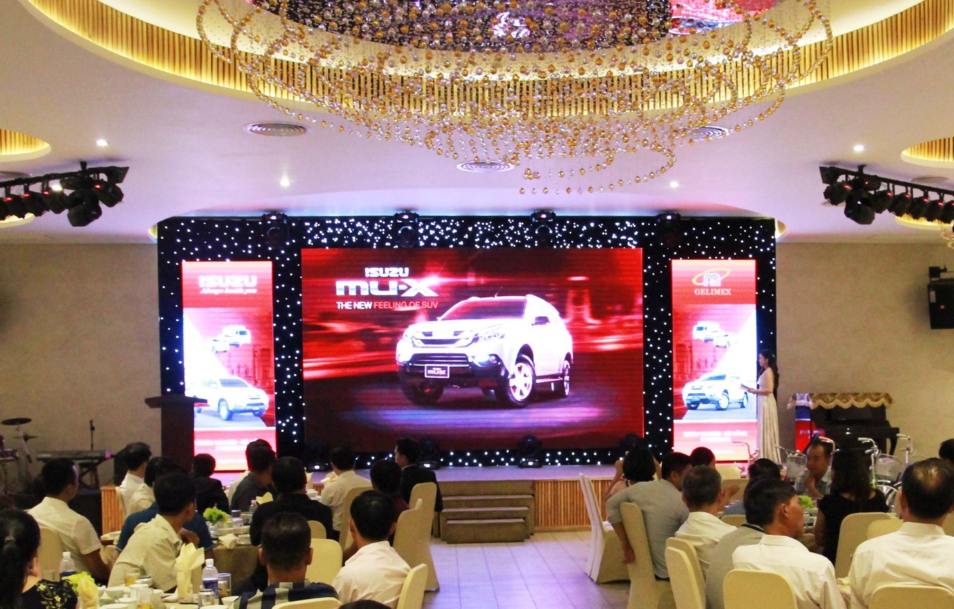Chiếc xe ISUZU mu-X lần đầu tiên xuất hiện tại Việt Nam hứa hẹn mang đến những trải nghiệm hoàn toàn mới lạ.