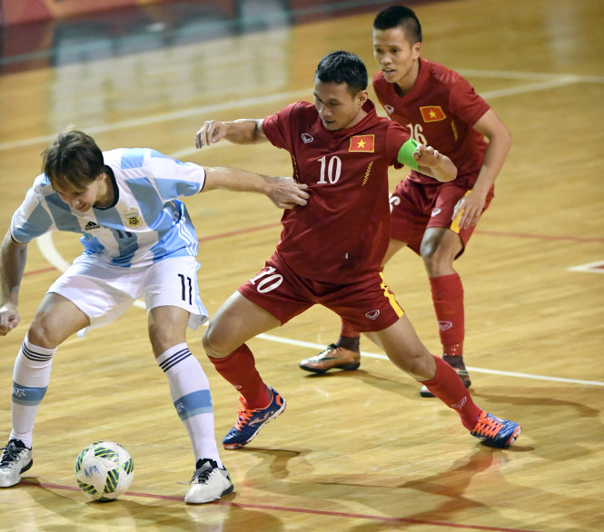 Đội tuyển futsal VN trong trận giao hữu tái đấu với Argentina.