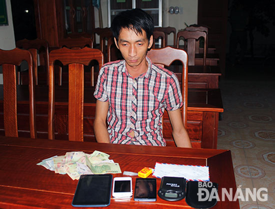 Một đối tượng mua bán ma túy bị lực lượng Bộ đội Biên phòng bắt giữ.