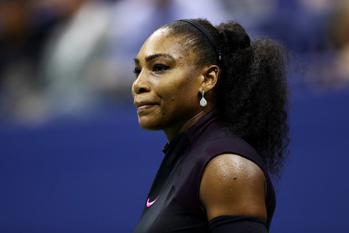 Serena Williams thất vọng khi mất ngôi số 1 thế giới. (Ảnh: Getty). 