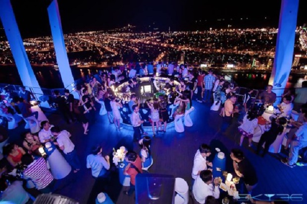 Visitors at the Sky 36 Night Club (Photo: Internet)