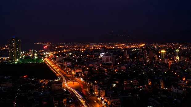  The city at night viewed from the Muong Thanh Café (Photo: Internet)