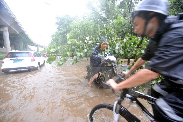 Cảnh ngập lụt sau khi bão Megi tràn qua tỉnh Phúc Kiến, Trung Quốc. (Nguồn: THX/TTXVN)