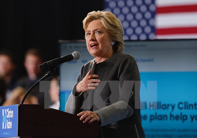 Bà Hillary Clinton phát biểu trong chiến dịch vận động tranh cử ở Durham, New Hampshire, Mỹ. (Nguồn: EPA/TTXVN)