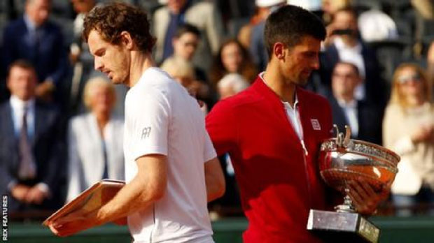 Andy Murray (áo trắng) rất muốn vượt mặt Novak Djokovic (áo sẫm) càng sớm càng tốt.