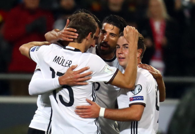Niềm vui của các cầu thủ Đức sau khi ghi bàn vào lưới Bắc Ireland. Ảnh: Reuters