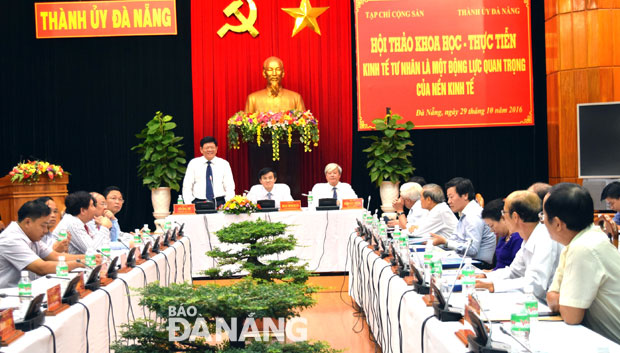 Phó Bí thư Thường trực Thành ủy Đà Nẵng Võ Công Trí phát biểu tại hội thảo.