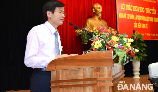 Phó Tổng Biên tập phụ trách Tạp chí Cộng sản Đoàn Minh Huấn phát biểu kết luận hội thảo.