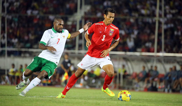 Ưu thế chủ nhà sẽ giúp Myanmar (áo đỏ) trở thành đối thủ rất đáng ngại của đội tuyển Việt Nam ở vòng đấu bảng. 		ảnh: mff