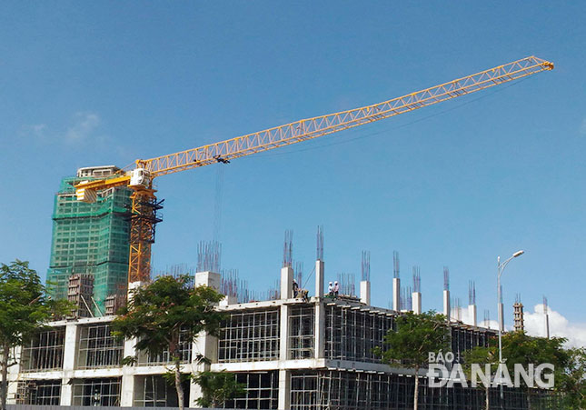 Chủ đầu tư công trình cao ốc thương mại - dịch vụ đường Như Nguyệt, phường Thuận Phước đang bổ sung hoàn thiện hồ sơ xây dựng.