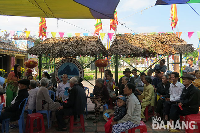 Nghệ thuật hô/hát bài chòi là phần không thể thiếu trong lễ hội đình làng Túy Loan.