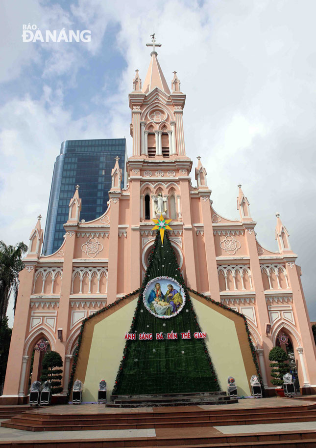 Nhà thờ Con gà được trang trí chào đón giáng sinh 2016 