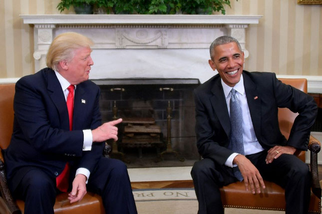 Tổng thống Mỹ Barack Obama (phải) gặp gỡ Tổng thống đắc cử Donald Trump tại phòng Bầu dục ngày 10-11. 		Ảnh: AFP