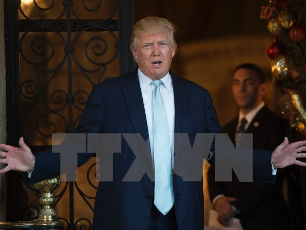 Tổng thống đắc cử Mỹ Donald Trump trả lời báo giới tại Palm Beach, bang Florida ngày 28/12. (Nguồn: AFP/TTXVN)