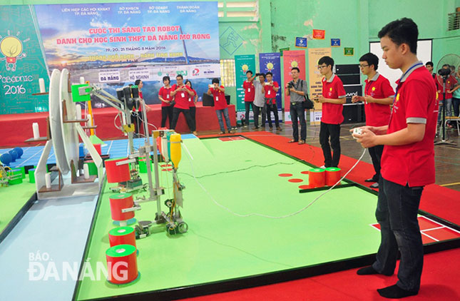 Cuộc thi sáng tạo robot dành cho học sinh THPT Đà Nẵng mở rộng năm 2016.