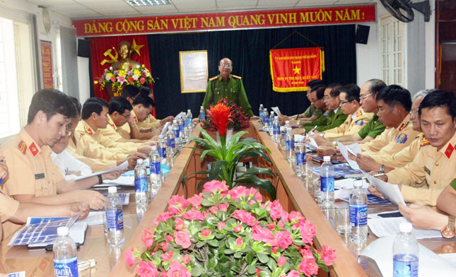 Đại tá Nguyễn Văn Chính phát biểu tại cuộc họp
