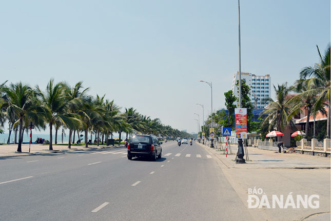 Tuyến đường du lịch từ quận Ngũ Hành Sơn đến thành phố Hội An (tỉnh Quảng Nam) tạo cú hích để phát triển du lịch về phía đông nam thành phố. 					               Ảnh: VIỆT DŨNG