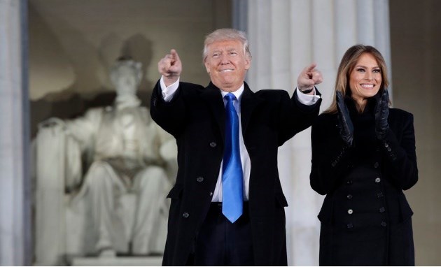 Tổng thống đắc cử Mỹ Donald Trump và vợ tại lễ hòa nhạc mừng ngày nhậm chức tại Khu tưởng niệm Lincoln