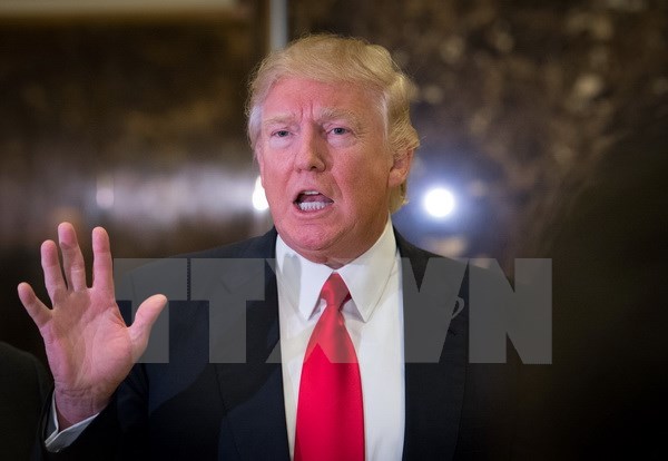 Tổng thống đắc cử Mỹ Donald Trump phát biểu với báo giới tại New York. (Nguồn: AFP/TTXVN)