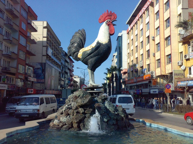 Tượng gà trên phố Denizli, Thổ Nhĩ Kỳ.