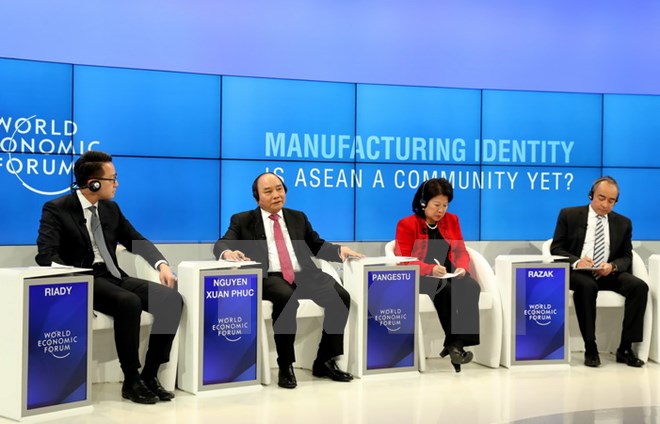 Thủ tướng Nguyễn Xuân Phúc dự và phát biểu tại phiên toàn thể với chủ đề 'Bản sắc ngành chế tạo: ASEAN đã trở thành một cộng đồng hay chưa?' (Ảnh: Thống Nhất/TTXVN)