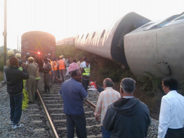 Hiện trường một vụ tai nạn tàu hỏa tại Ấn Độ. (Nguồn: oneindia.com)
