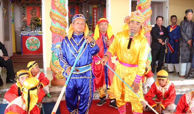 Du lịch cũng giúp phục hồi các hoạt động văn hóa nghệ thuật truyền thống, trong đó, đã khôi phục hát bả trạo độc đáo ở lễ hội cầu ngư quận Sơn Trà