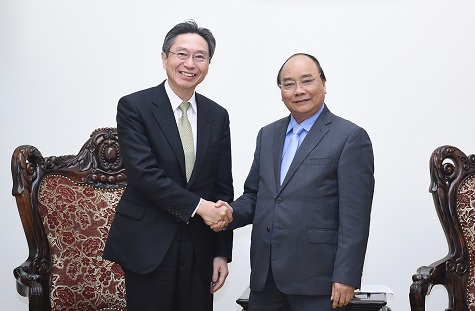 Thủ tướng Nguyễn Xuân Phúc tiếp Tổng Giám đốc Ngân hàng Tokyo Mitsubishi (Nhật Bản) Takashi Oyamada. Ảnh: VGP/Quang Hiếu