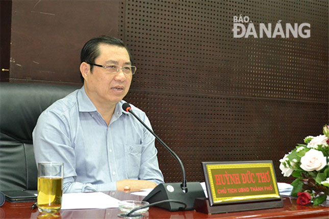 Chủ tịch UBND thành phố Huỳnh Đức Thơ chủ trì phiên họp.  Ảnh: VIỆT DŨNG 