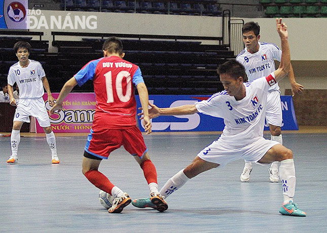 Sự trở lại của Kim Toàn Đà Nẵng FC (áo trắng) được xem là một “ẩn số” thú vị với giải Futsal Vô địch quốc gia 2017.