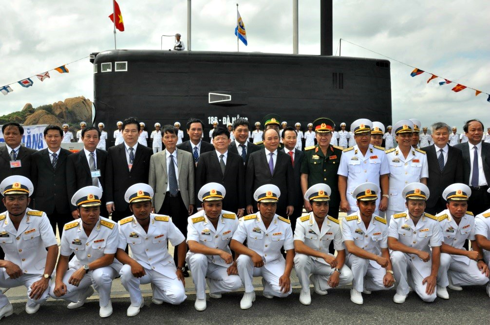Thủ tướng Nguyễn Xuân Phúc và lãnh đạo thành phố Đà Nẵng, Quân chủng Hải quân với cán bộ, chiến sĩ tàu ngầm HQ 186 - Đà Nẵng 