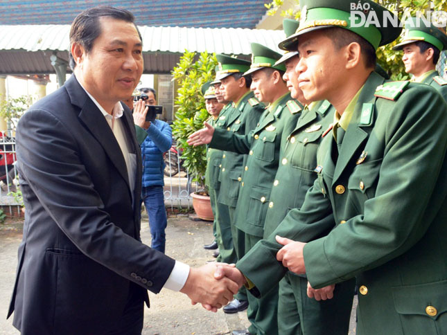 Chủ tịch UBND thành phố Huỳnh Đức Thơ chúc mừng cán bộ, chiến sỹ Hải đội 2