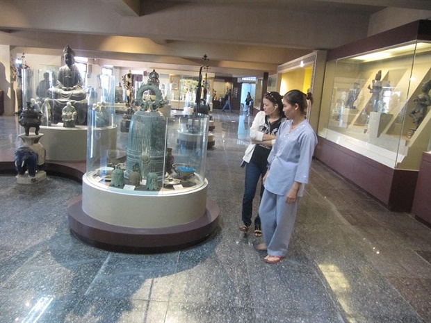 Religious history: Tourists visit the Buddhist Culture Museum at the Quán Thế Âm Pagoda in Đà Nẵng city. — VNS Photo Công Thành 