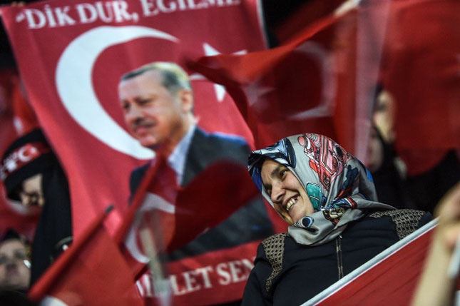 Kế hoạch gia tăng quyền lực của Tổng thống Recep Tayyip Erdogan đang gây chia rẽ Thổ Nhĩ Kỳ. 			        					                                 Ảnh: AFP